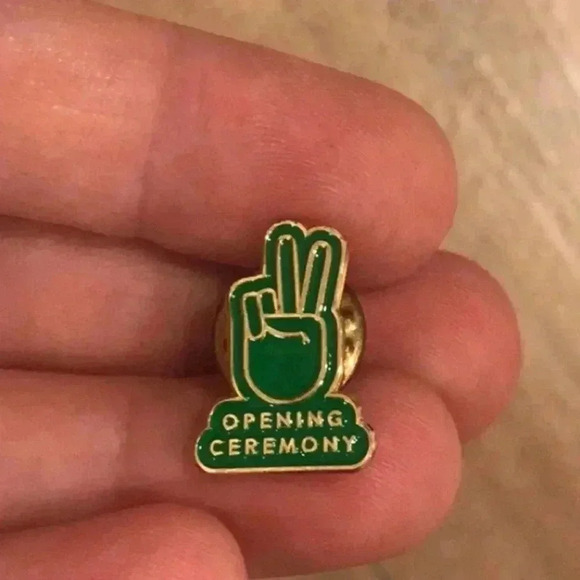 4/$25 Opening Ceremony Pin Green Peace Sign - Picture 1 of 1